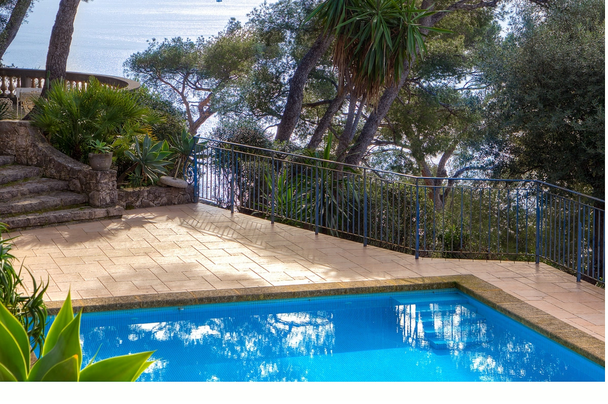 Propriété à Saint-Jean-Cap-Ferrat avec piscine face à la mer et vue sur la rade de Villefranche